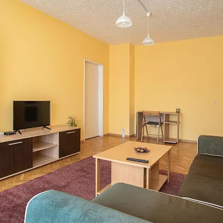 Warm And Spacious 1 Bedroom ソフィア