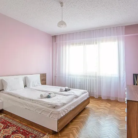 Warm And Spacious 1 Bedroom * ソフィア