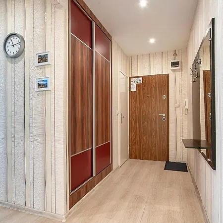Warm And Spacious 1 Bedroom *