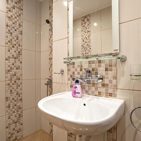 Warm And Spacious 1 Bedroom